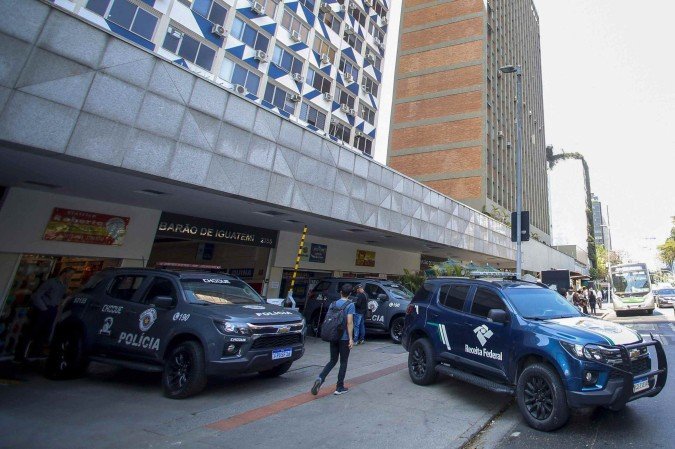 Agentes cumpriram mandados no principal centro financeiro do país - (crédito: AFP) Agentes cumpriram mandados no principal centro financeiro do país - (crédito: AFP)