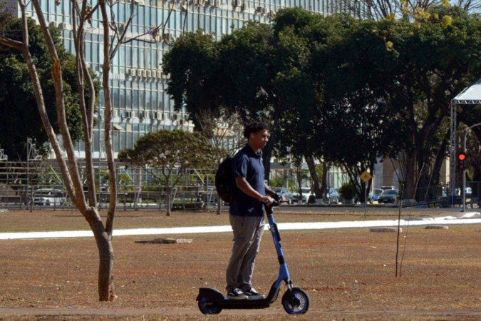  27/08/2025 Ed Alves CB/DA Press. Cidade Uso de patinete Eletrico. 