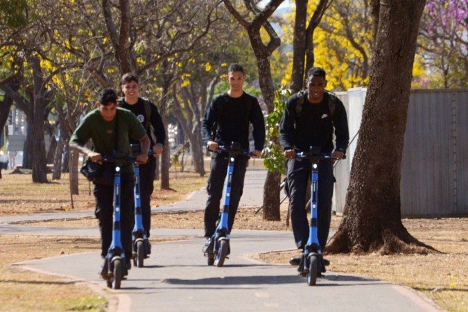 Equipamentos exigem atenção redobrada de pedestres e motoristas