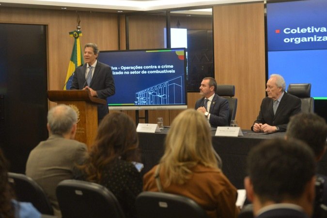  27/08/2025 Ed Alves CB/DA Press. Politica.  O ministro da Justiça e Segurança Pública, Ricardo Lewandowski, o ministro da Fazenda, Fernando Haddad, o diretor-geral da Polícia Federal, Andrei Rodrigues, e a subsecretária de fiscalização da Receita Federal, Andrea Costa Chaves, concedem coletiva de imprensa.  -  (crédito:  Ed Alves CB/DA Press)