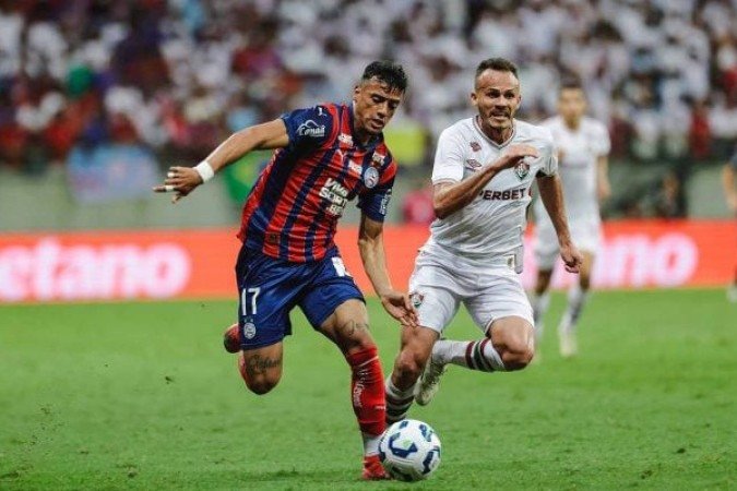 RENÊ – Boa opção no apoio, embora fosse pouco ao fundo. Seu melhor momento foi o escanteio que cobrou no lance do gol anulado de Serna.  Burocrático na etapa final. NOTA 6,0. Foto: Lucas Merçon/Fluminense