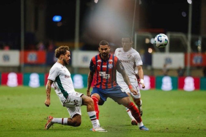 GUGA – Substituiu Samuel Xavier logo aos 11 minutos do primeiro tempo. Fez um primeiro tempo discreto, sem ousar muito. Mas, na etapa final, virou boa opção ofensiva, com cruzamentos perigosos.  Foi um dos que erraram no posicionamento no gol do Bahia. NOTA 6,0.  Foto: Letícia Martins / EC Bahia