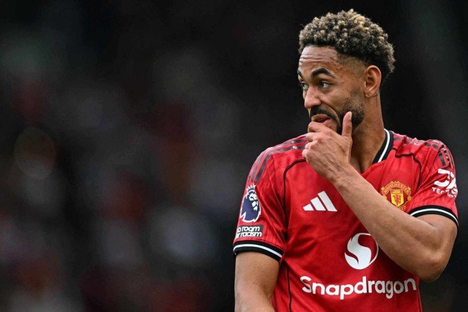 Matheus Cunha reage durante a partida do Manchester United no Campeonato Inglês