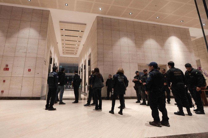 Instituições financeiras sediadas na Avenida Faria Lima, em São Paulo, foram alvo de mandados cumpridos pela PF e pela Receita Federal - (crédito: Estadão Conteúdo) Instituições financeiras sediadas na Avenida Faria Lima, em São Paulo, foram alvo de mandados cumpridos pela PF e pela Receita Federal - (crédito: Estadão Conteúdo)