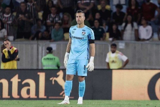 FÁBIO - Uma boa defesa e nenhuma culpa no gol.  Apesar do jogo ser animado e lá e cá, teve pouco trabalho, pois poucas bolas do Bahia foram em sua direção. NOTA 6,0. Foto: Marcelo Gonçalves / Fluminense