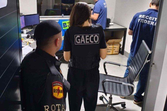Ação do Grupo de Atuação Especial de Combate ao Crime Organizado (Gaeco) em empresa em Senador Canedo, na Grande Goiânia: vínculo com o PCC -  (crédito: Divulgação/MPGO)