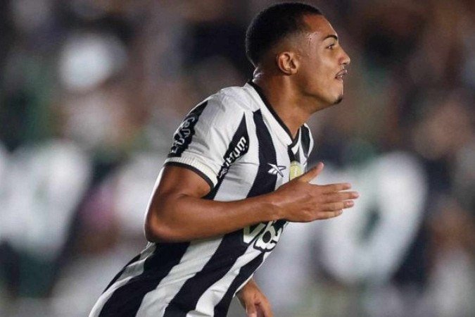 Kayke Queiroz em ação com a camisa do Botafogo na atual temporada - (crédito: Foto: Vitor Silva/Botafogo) Kayke Queiroz em ação com a camisa do Botafogo na atual temporada - (crédito: Foto: Vitor Silva/Botafogo)