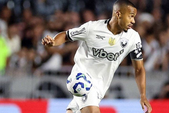 MARLON FREITAS - NÃ£o foi bem no lance do gol do Vasco, desviando mal a bola contra a prÃ³pria meta. Teve um pouco de dificuldade no jogo aÃ©reo e nÃ£o transpareceu tanta seguranÃ§a. Quase cometeu um pÃªnalti na etapa final. NOTA: 4,5 - Foto: Vitor Silva/Botafogo