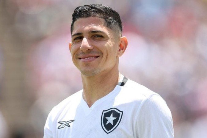 SAVARINO - Mudou a estrutura da equipe quando entrou em campo e tentou dar alguma dinâmica, mas foi pouco eficiente. NOTA: 5,0 - Foto: Vitor Silva/Botafogo