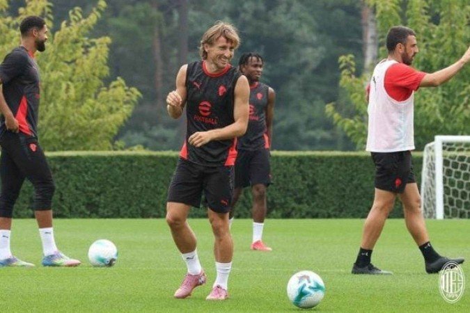 Luka Modric durante treinamento do Milan -  (crédito: Foto: Divulgação)