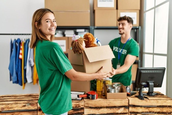 O voluntariado ajuda a transformar a vida de quem doa seu tempo e de quem é atendido nos projetos (Imagem: Krakenimages.com | Shutterstock) - (crédito: EdiCase) O voluntariado ajuda a transformar a vida de quem doa seu tempo e de quem é atendido nos projetos (Imagem: Krakenimages.com | Shutterstock) - (crédito: EdiCase)