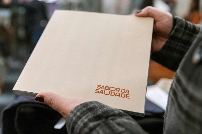 Livro com receitas e memórias de familiares de desaparecidos é lançado na UnB