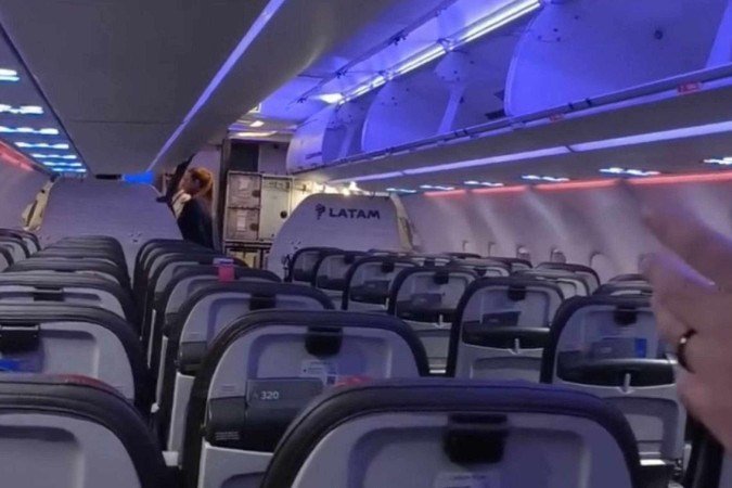 Vídeo: ativista cadeirante denuncia cárcere privado e maus-tratos em voo da Latam