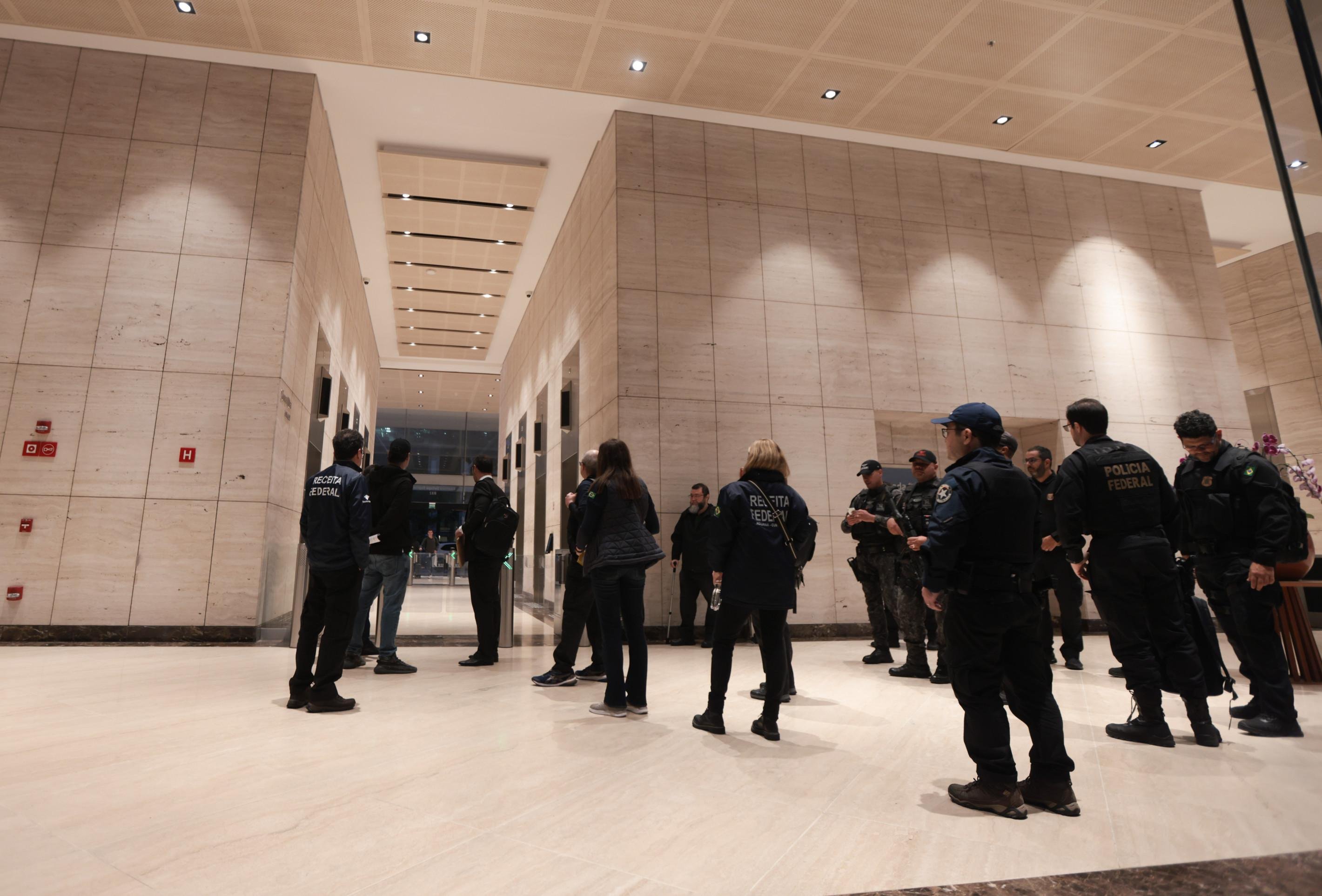 Após operação contra PCC, Receita Federal enquadra fintechs