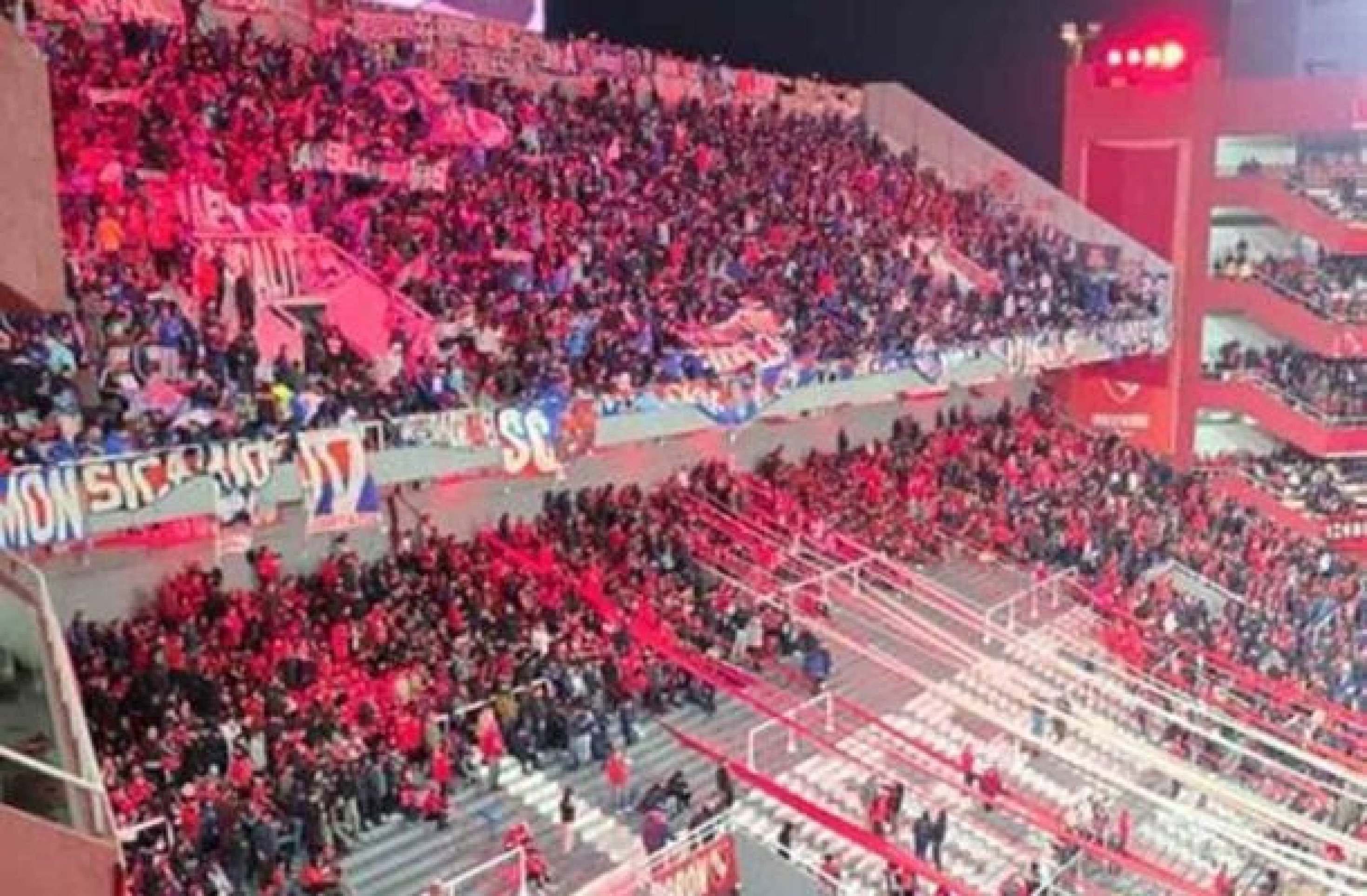 Conmebol fará audiências com Independiente e La U antes de definir punições