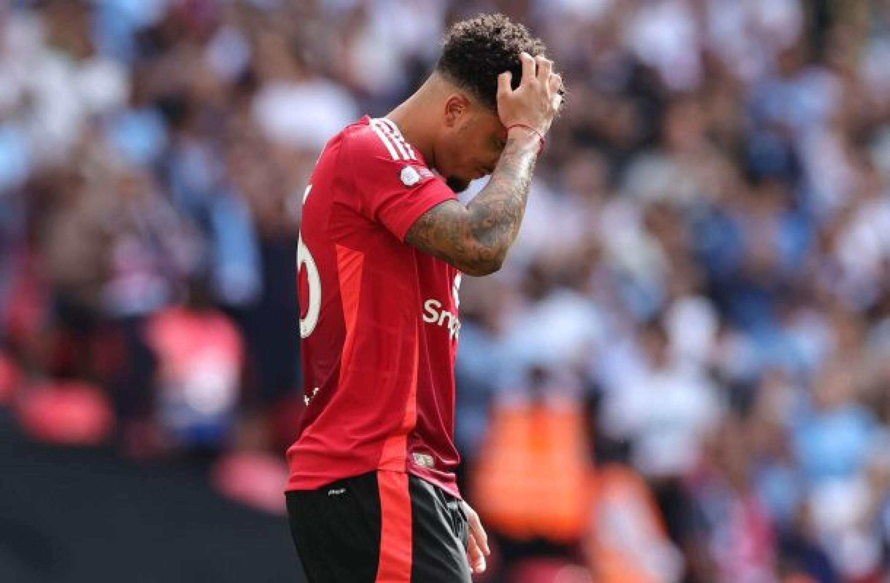 Namoro com rapper pesa em recusa de atacante do Manchester United à Roma