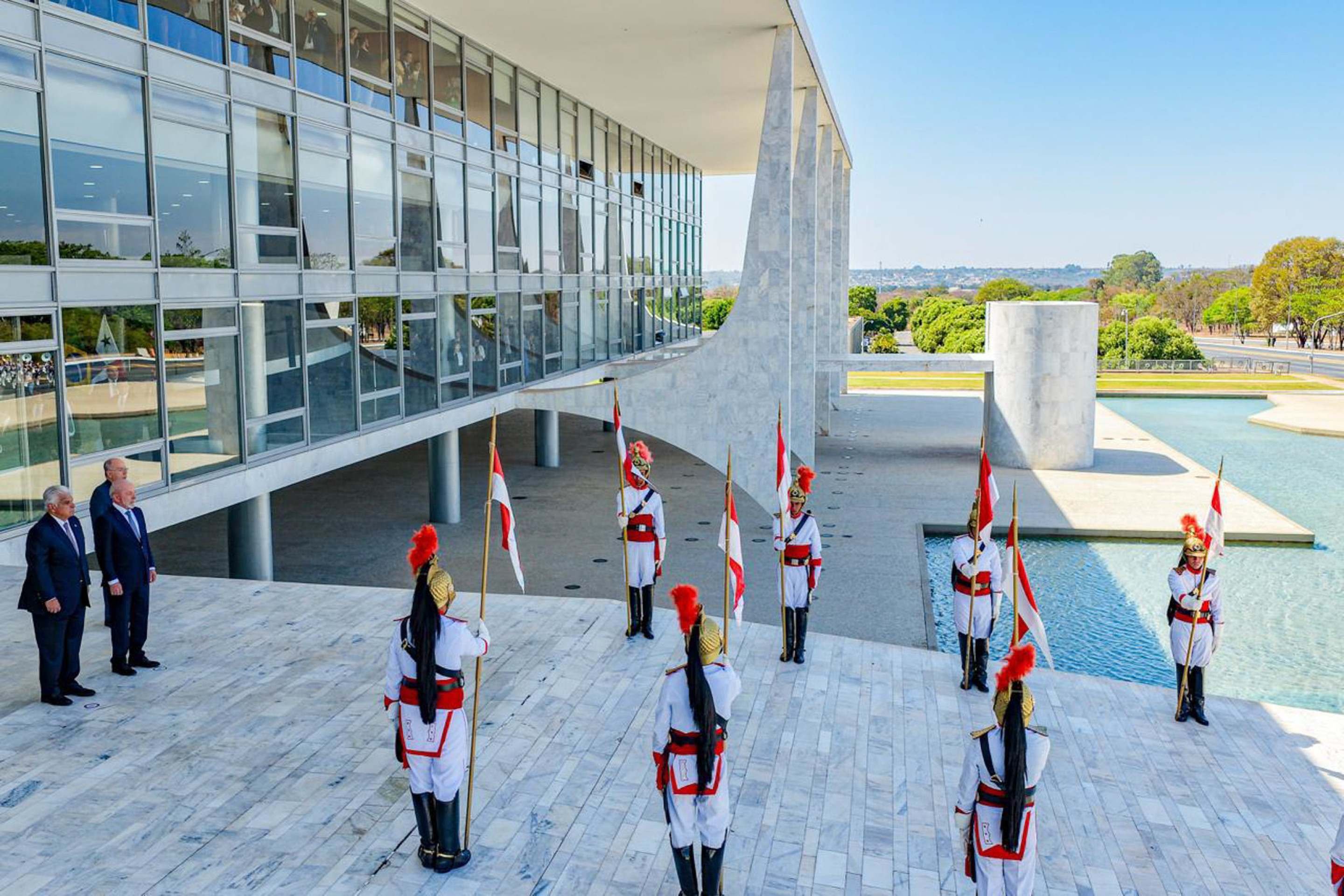 Lula recebe presidente do Panamá, José Raúl Mulino, no Planalto