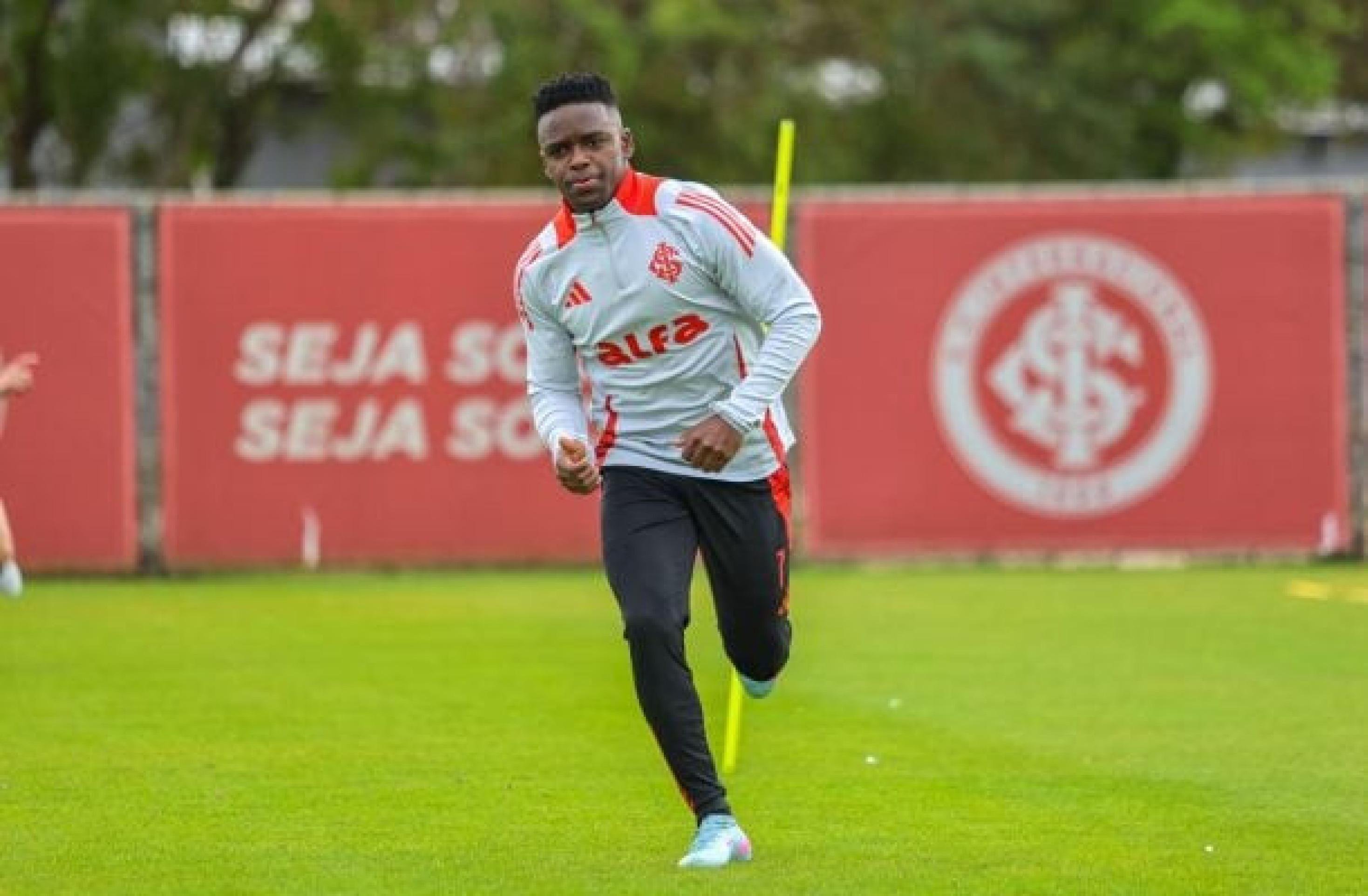 Após retomar minutagem, Carbonero deve voltar a ser titular do Internacional