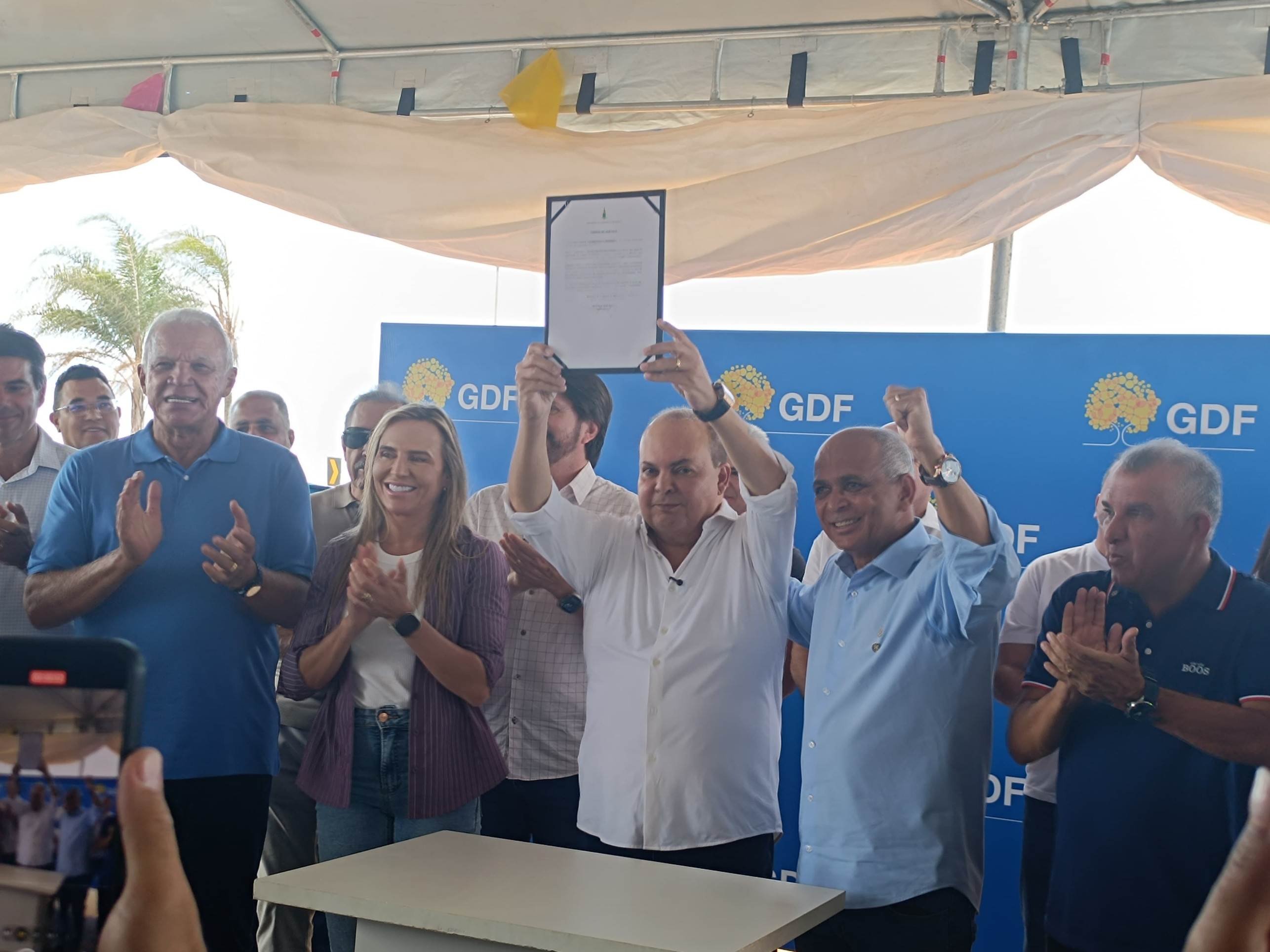 Ibaneis assina ordem de serviço para construção de viaduto em Planaltina