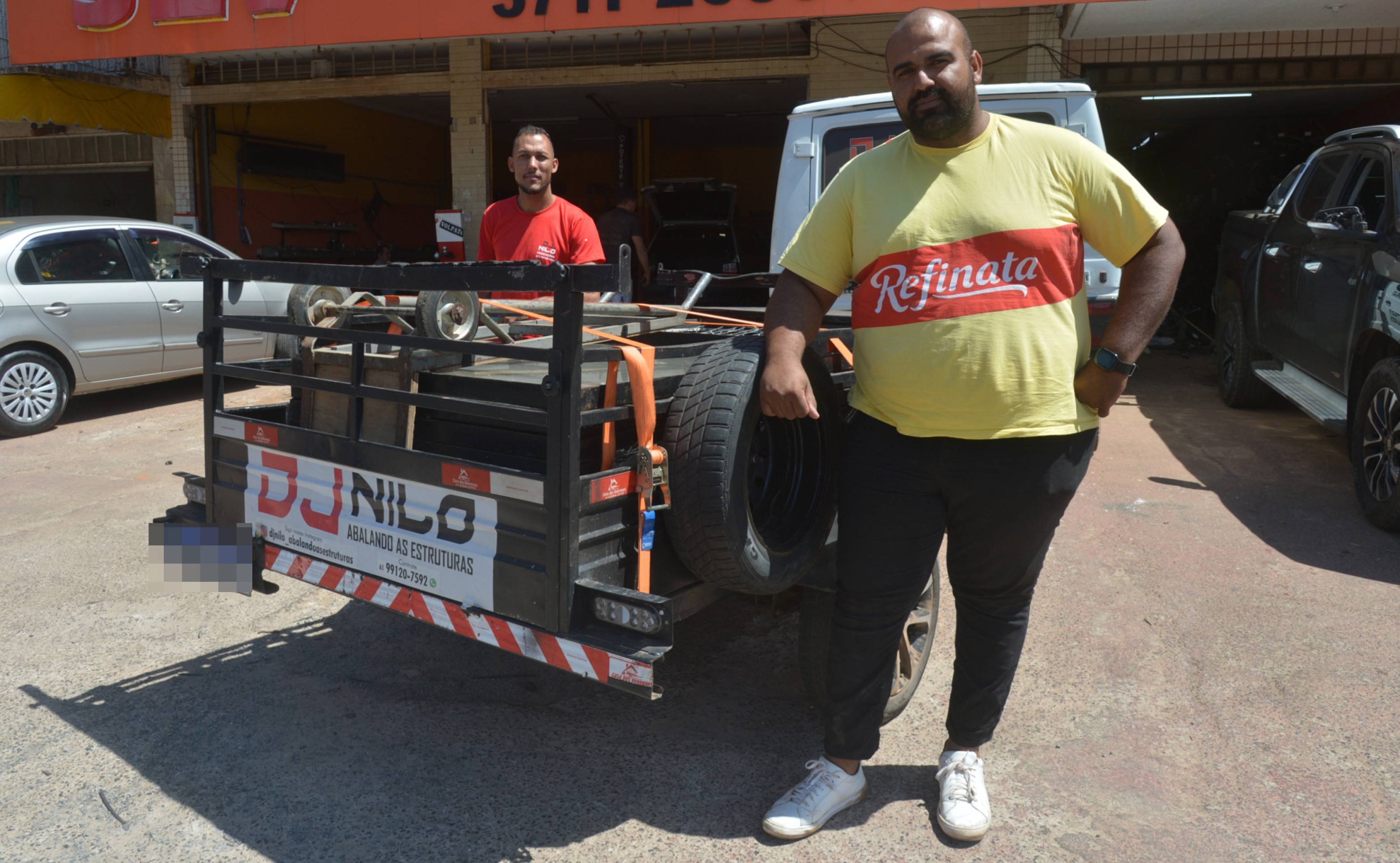 Gabriel Silva (à frente) diz respeitar os limites de velocidade e de carga para evitar acidentes