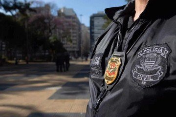 De acordo com a Polícia Civil, o homem foi surpreendido realizando tratamento médico em dois criminosos foragidos em São Mateus (zona leste) -  (crédito: Divulgação/Governo de SP)