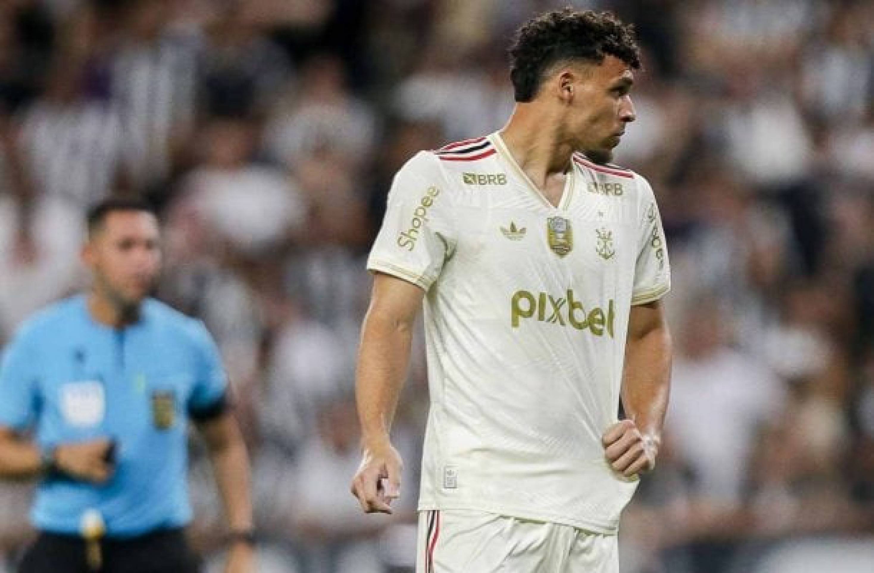 Santos encaminha contratação de Victor Hugo, do Flamengo