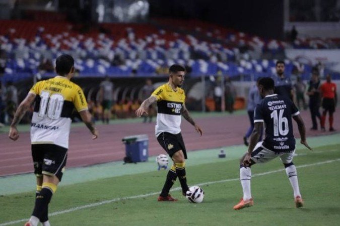 Remo e Criciúma mediram forças na noite desta quinta-feira no estádio Mangueirão, em Belém -  (crédito: Foto: Celso da Luz/ Criciúma E.C.)