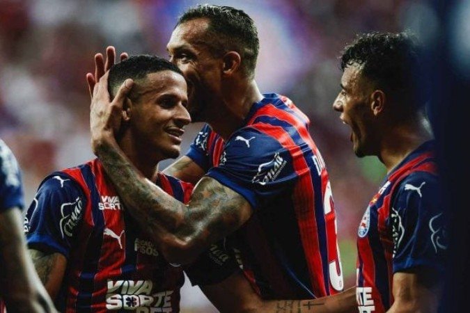 Luciano Juba comemora gol ao lado dos companheiros na Fonte Nova - (crédito: Foto: Letícia Martins/EC Bahia) Luciano Juba comemora gol ao lado dos companheiros na Fonte Nova - (crédito: Foto: Letícia Martins/EC Bahia)