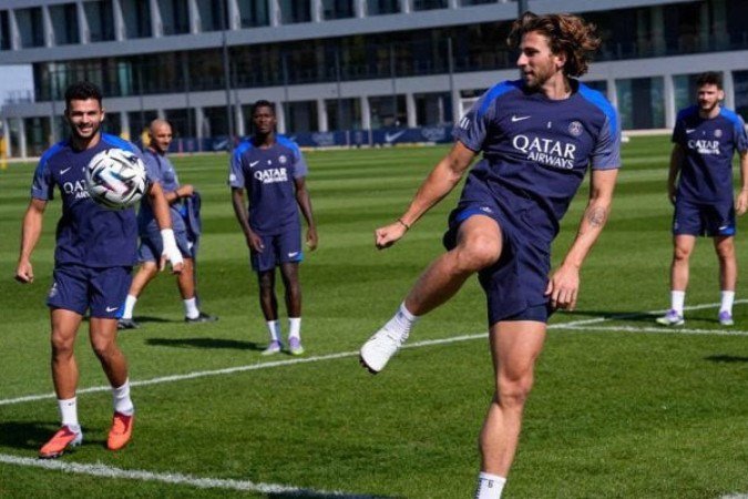 PSG se prepara para confronto direto pela liderança do Campeonato Francês - (crédito: Foto: Divulgação/PSG) PSG se prepara para confronto direto pela liderança do Campeonato Francês - (crédito: Foto: Divulgação/PSG)