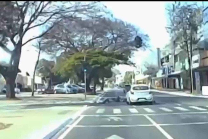 Vídeo mostra momento em que dois adolescentes de 16 anos foram atropelados - (crédito: Material cedido ao Correio) Vídeo mostra momento em que dois adolescentes de 16 anos foram atropelados - (crédito: Material cedido ao Correio)