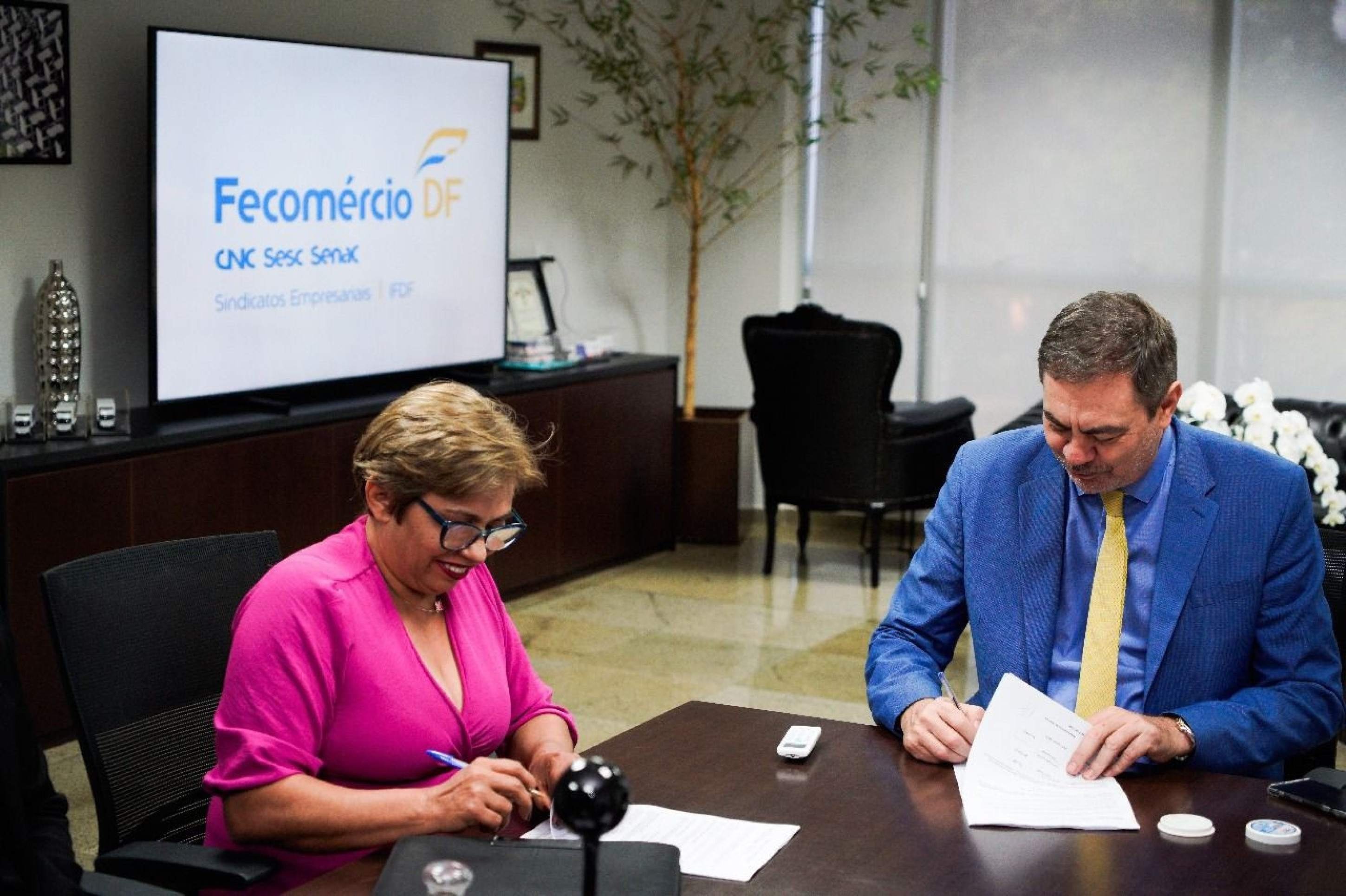 Aumento das secretárias está em vigor; veja detalhes