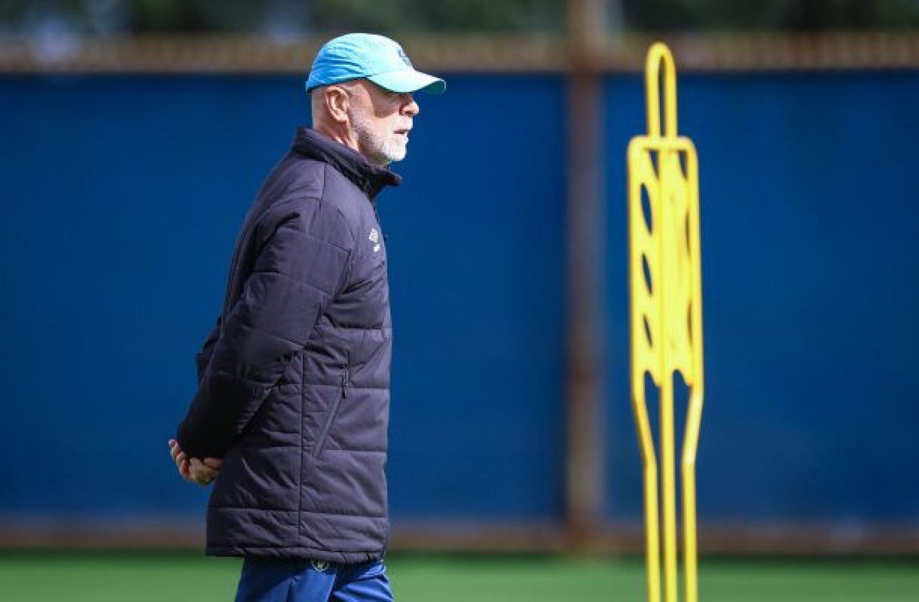 Mano encara dilema para escolher dupla de zaga do Grêmio contra o Flamengo