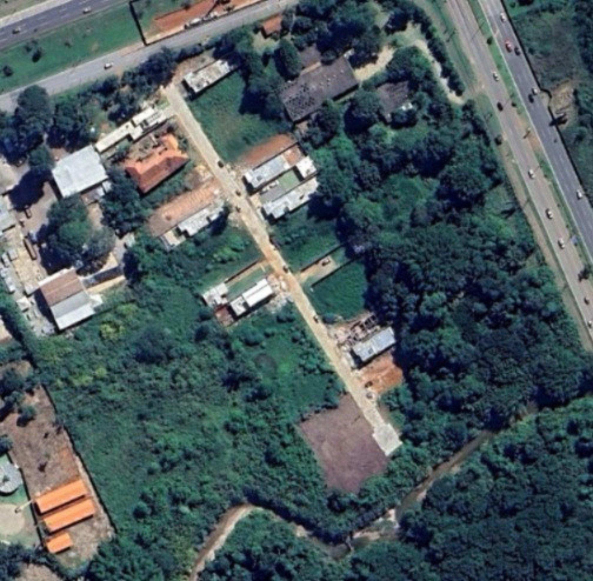 Condomínio ilegal às margens da EPTG tem construções interrompidas em operação da DF Legal 