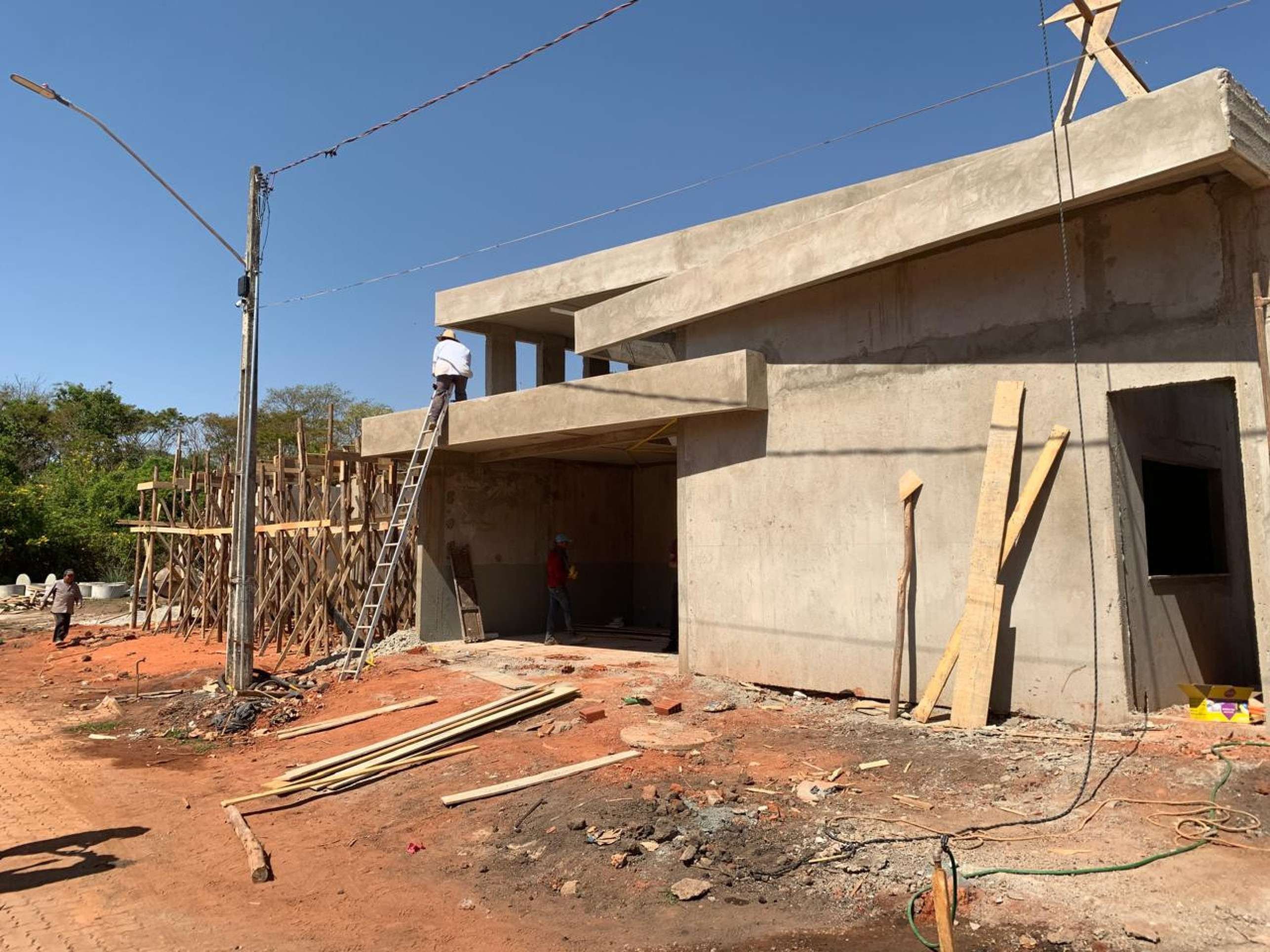 Condomínio ilegal às margens da EPTG tem construções interrompidas em operação da DF Legal 