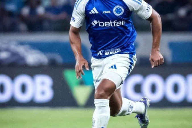 KAIKI BRUNO – Muito bom no apoio, buscando sempre os melhores espaços. Foi mais ativo no primeiro tempo, aparecendo bem na área. No segundo tempo, foi mais marcador. Mas sai como um dos destaques. NOTA: 7,0. Foto: Gustavo Aleixo/Cruzeiro