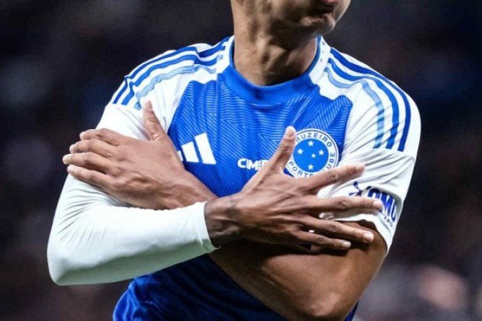 MATHEUS PEREIRA – Péssimo primeiro tempo, sem qualidade na saída de bola e mais preocupado em provocar o adversário do que em jogar. No segundo tempo, entrou mais no jogo e marcou um belo gol de falta — com sorte, já que a bola desviou na barreira (em Alan Franco) e enganou Rafael.  NOTA: 6,5.Foto: Gustavo Aleixo/Cruzeiro