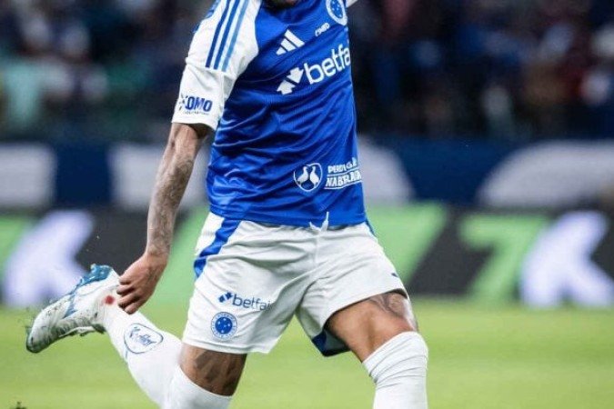 MATHEUS HENRIQUE – Teve um primeiro tempo apagado, atuando mais pela direita. No segundo tempo, passou a jogar mais centralizado e cresceu de produção.  NOTA: 6,0. Foto:Gustavo Aleixo/Cruzeiro