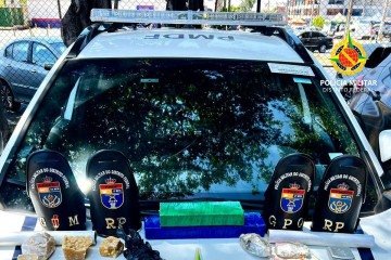 Todo o entorpecente apreendido foi encaminhado à 15ª Delegacia de Polícia.
- (crédito: PMDF) Todo o entorpecente apreendido foi encaminhado à 15ª Delegacia de Polícia.
- (crédito: PMDF)