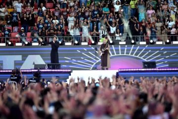 O encontro católico foi idealizado pelo Frei Gilson e teve duração de 19 horas com adoração, palestras, louvor e pegrações, além da celebração da Santa Missa