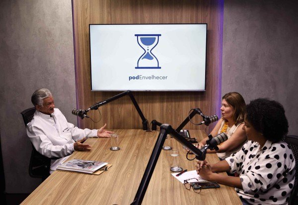  Bruna Gaston CB/DA Press