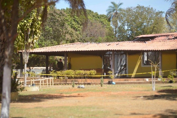  Incêndio em casa de recuperação de dependentes químicos deixa cinco mortos. O incêndio começou perto das 3h da manhã na área rural do Boqueirão, região do Paranoá. -  (crédito:  Ed Alves/CB/D.A Press)
