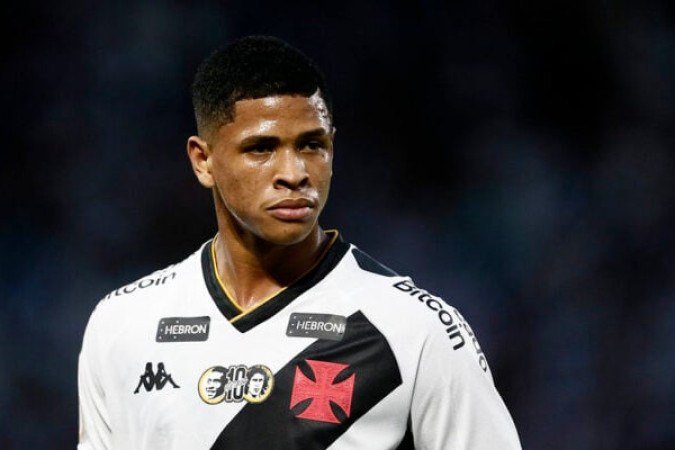 BARROS - Superado, pelo alto, no segundo gol do Sport. Saiu, no segundo tempo, para a entrada de Olveira - NOTA: 5,5 - Foto: Daniel Ramalho/Vasco 