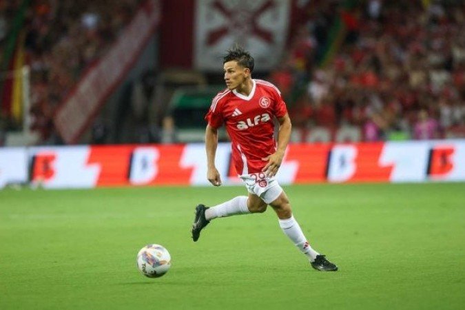 BERNABEI - Foi quem teve a atuação mais fraca do setor defensivo do Internacional. Mal posicionado, viu o gol de empate do Fortaleza sair nas suas costas no primeiro tempo, deixando Lucca Prior cabecear sozinho dentro da área - NOTA 4,5 - Foto: Ricardo Duarte / Internacional