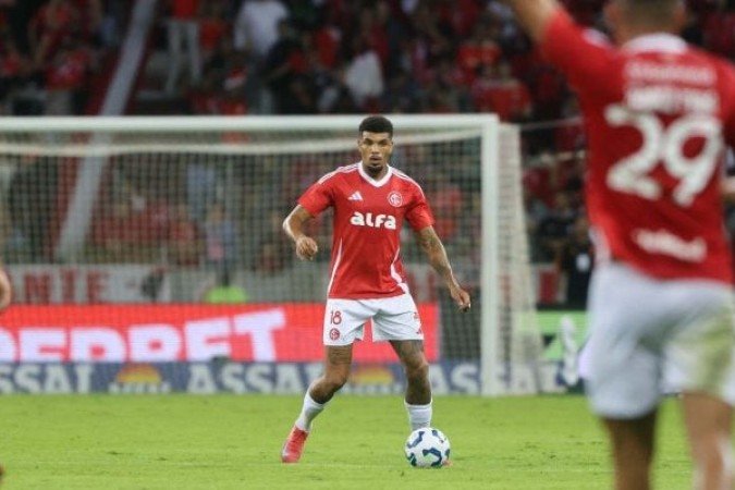 JUNINHO - Assim como seu companheiro de zaga, fez-se uma barreira intransponível no momento de maior pressão do Fortaleza no segundo tempo, interceptando e bloqueando boa parte das ações ofensivas do adversário. NOTA 6,0 - Foto: Ricardo Duarte / Internacional