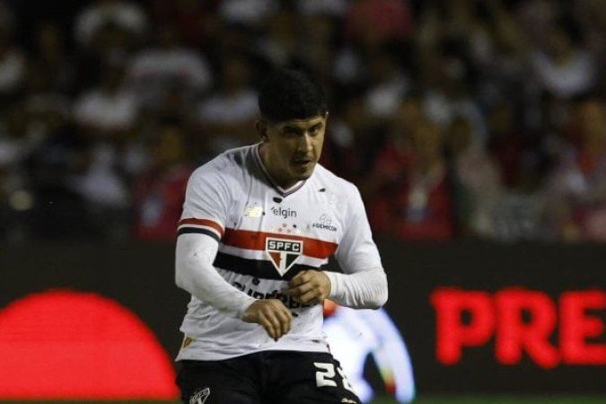 ALAN FRANCO – O primeiro tempo que fez foi impecável. Manteve a qualidade na etapa final, dando poucas chances aos jogadores do Cruzeiro que entraram no seu setor. No entanto, teve uma tremenda infelicidade no gol de falta: a bola desviou em sua cabeça e matou o goleiro Rafael.  NOTA: 7,0. Foto: Rubens Chiri / São Paulo FC