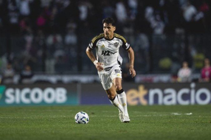 JUNIOR ALONSO - O mais seguro do sistema defensivo. Tentou se aventurar no ataque com um chute de longe no desespero, mas sua principal contribuição foi evitar um mal maior na defesa. NOTA: 5,5. Foto: Pedro Souza/Atlético