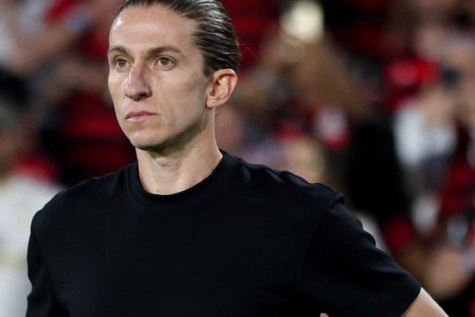 TÉC. FILIPE LUÍS - Foi bem colocando De la Cruz no lugar de Jorginho. Mexeu bem tirando Plata, que não fazia uma boa partida. Fez as substituições que eram necessárias no segundo tempo. Porém, uma falha comprometeu o resultado. NOTA 6.0 - Foto: Gilvan de Souza/Flamengo