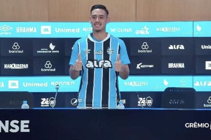 NORIEGA - Estreante da tarde, o zagueiro peruano foi um dos grandes destaques do Grêmio na partida. Defensivamente sólido, foi uma rocha pelo alto e também evitou um gol do Flamengo tirando a bola em cima da linha. Estreia animadora para os torcedores - NOTA 6,5 - FOTO: Reprodução / Gremio TV