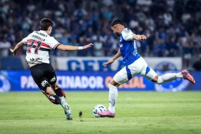 BOBADILLA – Fez um jogo seguro no meio-campo, dando bom volume ofensivo ao distribuir o jogo com eficiência. Regular do início ao fim.  NOTA: 7,0;Rubens Chiri / São Paulo FC