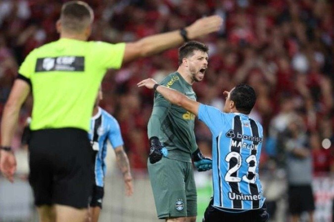 Tiago Volpi celebra o gol marcado contra o Flamengo - (crédito: FOTO: Lucas Figueiredo/Getty Images) Tiago Volpi celebra o gol marcado contra o Flamengo - (crédito: FOTO: Lucas Figueiredo/Getty Images)